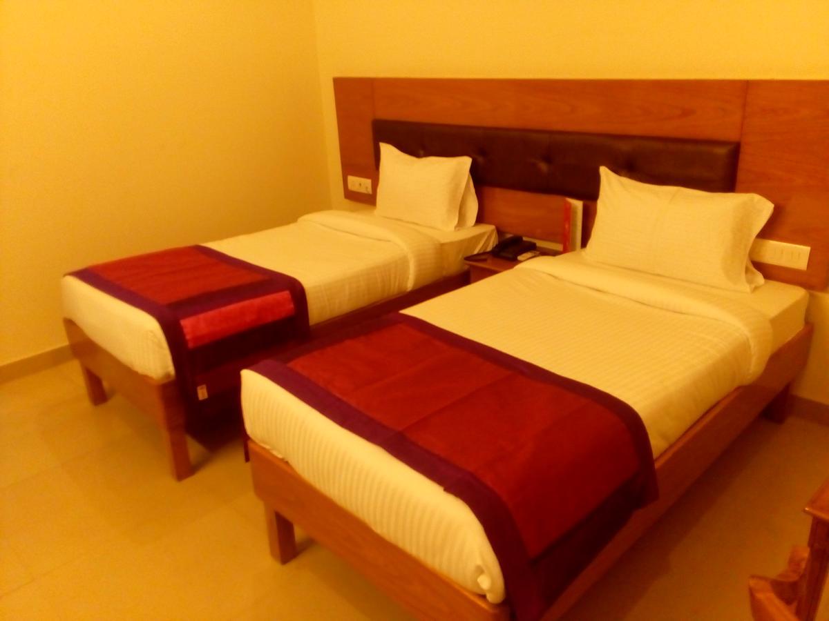 Red Carpet Hotels Noida Exterior photo